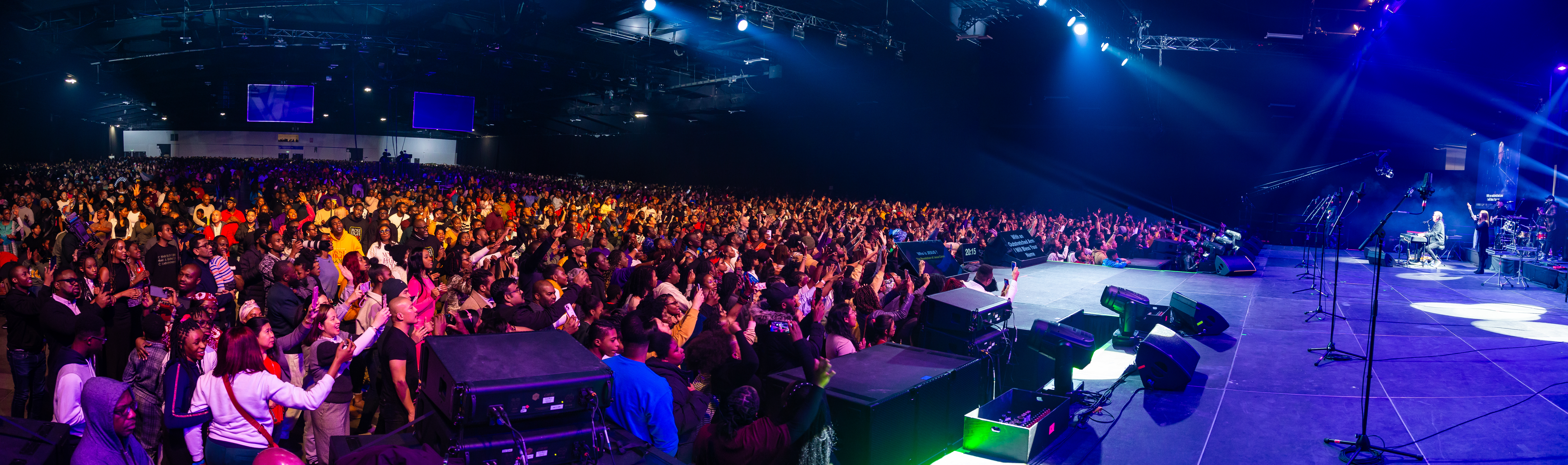 IMAGE OF CROWD AT OPEN HEAVENS